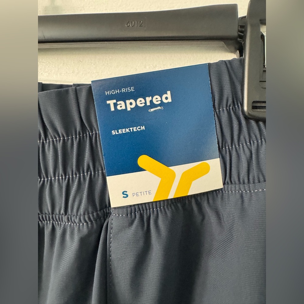 Old Navy High Rise Tapered SleekTech Go-Dry Small Petite - Picture 3 of 9